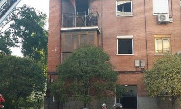 Un violento incendio en un piso de Madrid deja cinco heridos