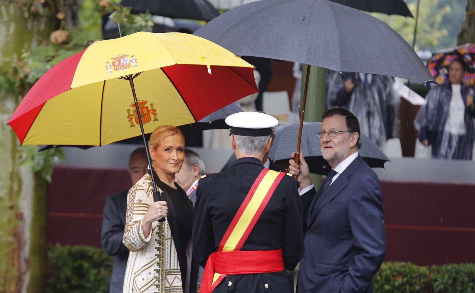 Elocuente pensión Charles Keasing El paraguas que Cifuentes compró en Arganda arrasa MiraCorredor