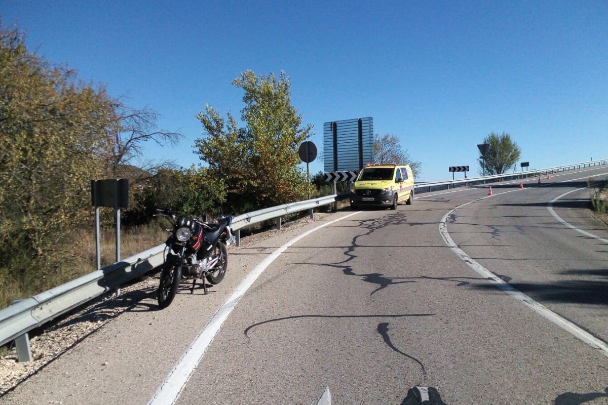 Herido un motorista tras salirse de la carretera en Villar del Olmo