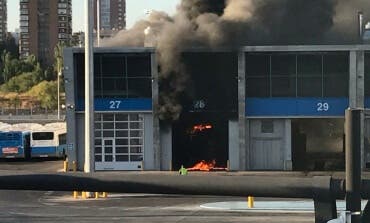 Arde un autobús de la EMT en las cocheras