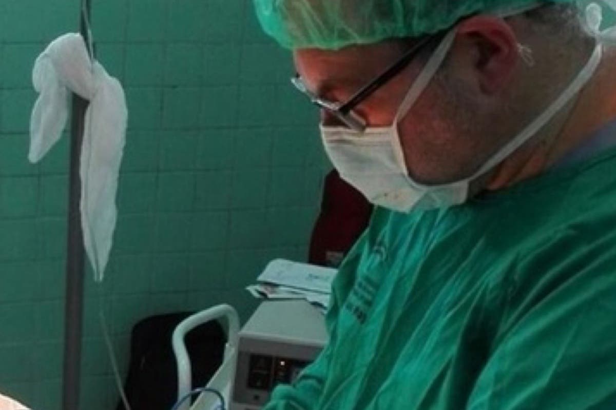 Un cirujano de Guadalajara en Ecuador: «Uno se hace médico por estas cosas»