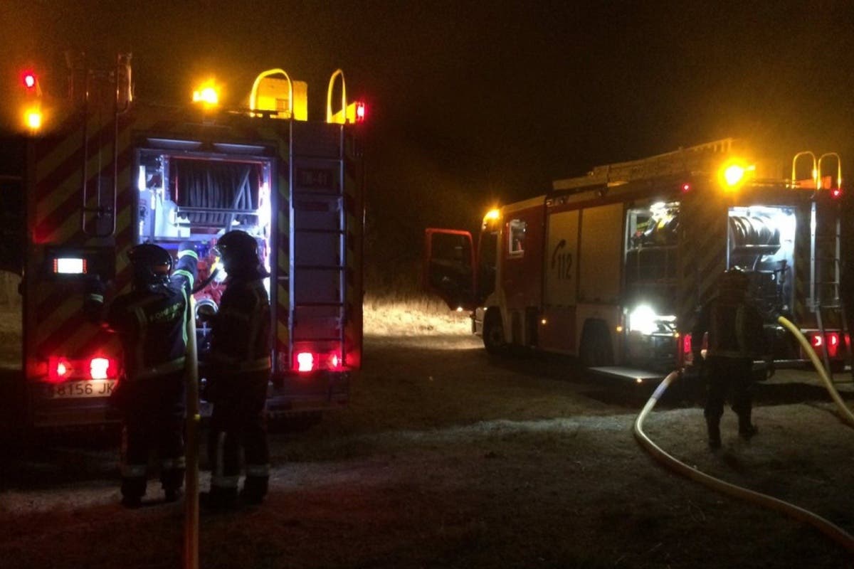 Un incendio destruye por completo una vivienda de madera en Madrid