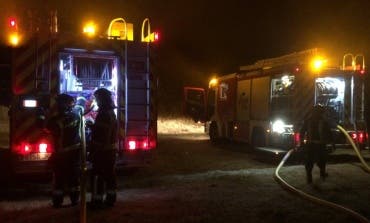 Un incendio destruye por completo una vivienda de madera en Madrid