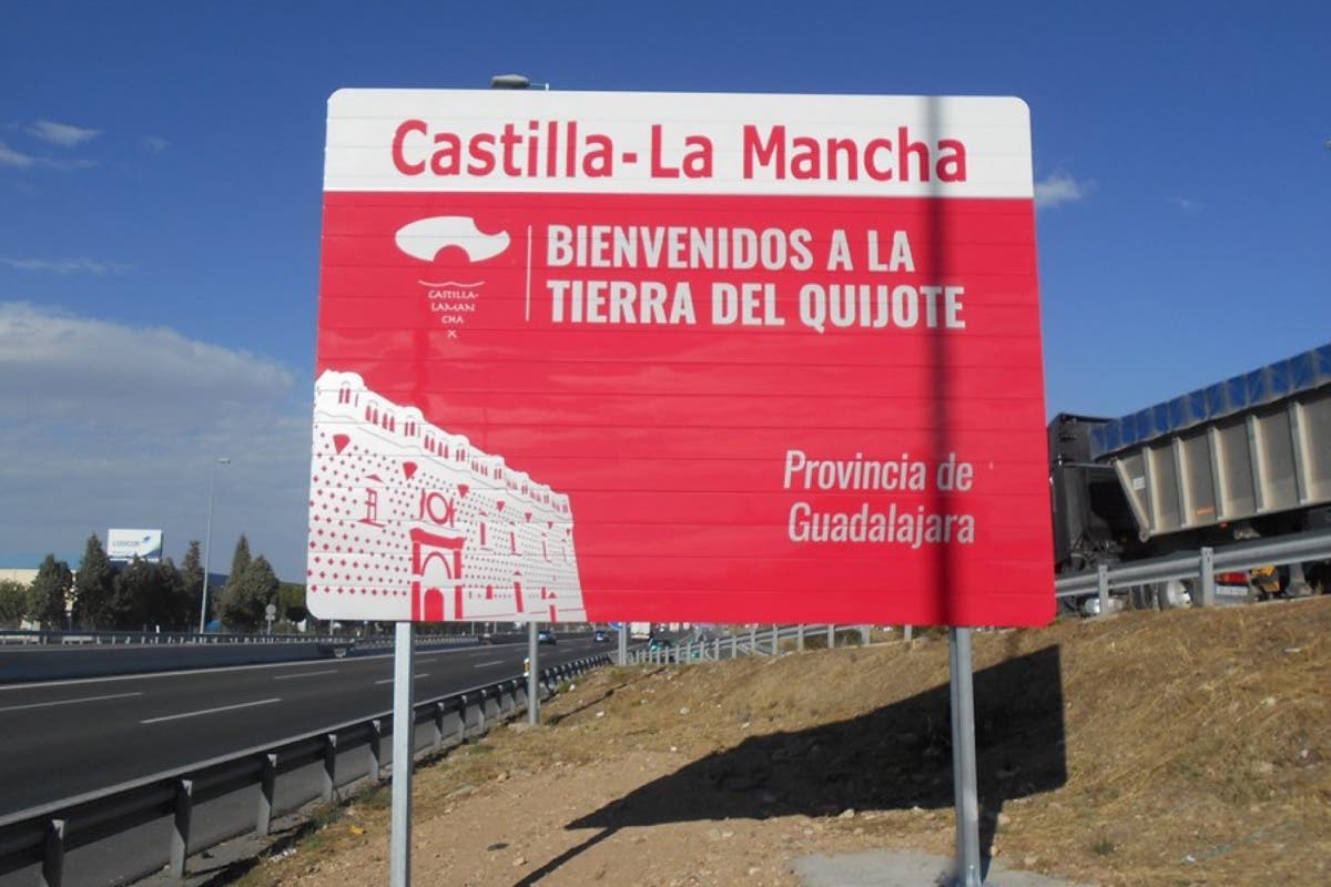 Nuevas señales con la imagen del Quijote en los accesos a Guadalajara