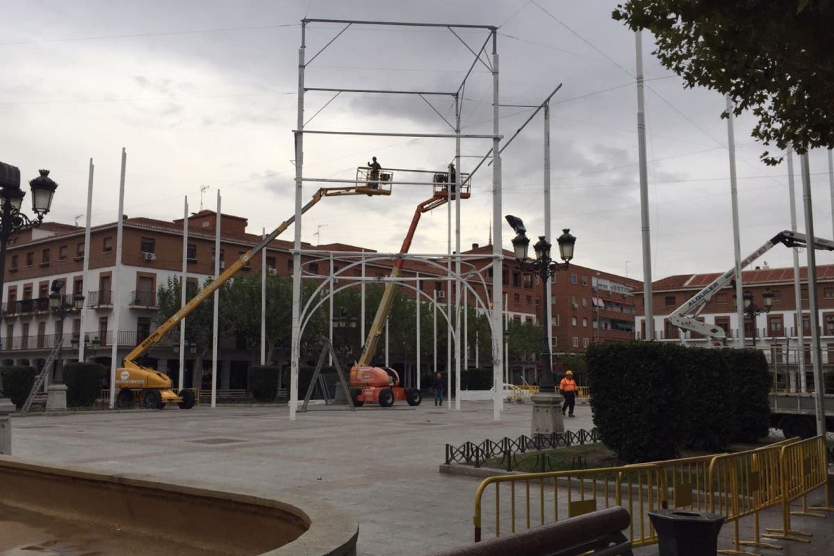 Comienza el montaje del alumbrado de Navidad en Torrejón