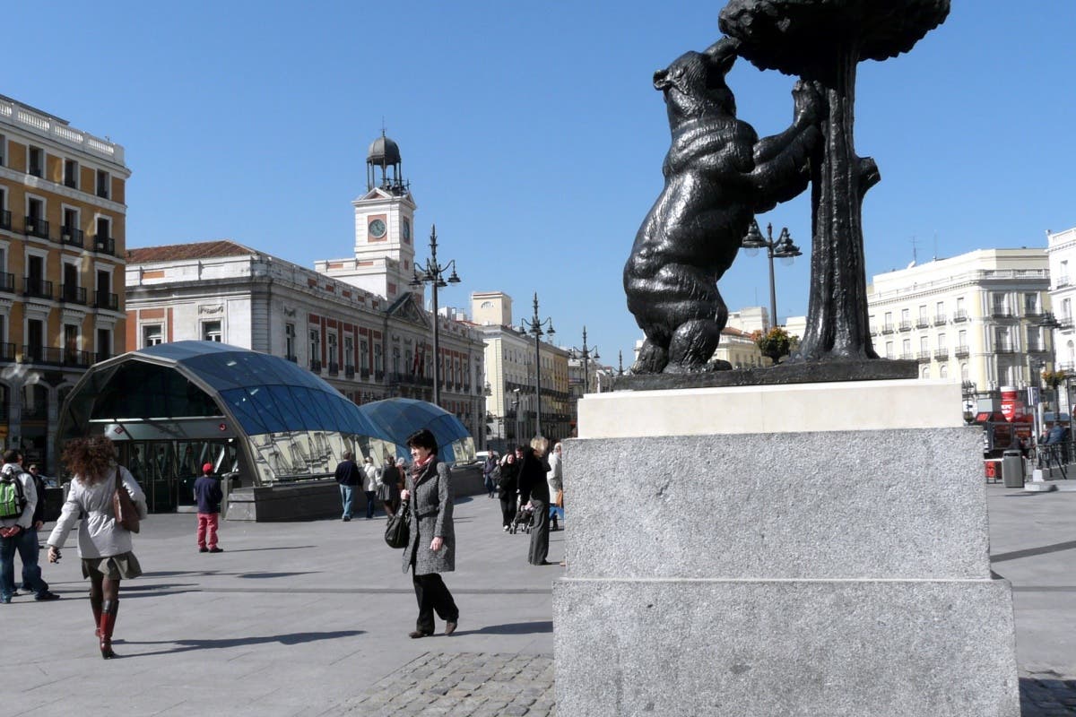 Una mochila abandonada provoca el desalojo de la Puerta del Sol