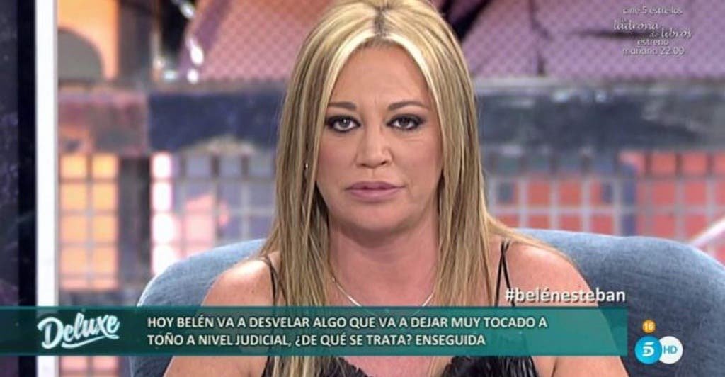 Belén Esteban en Sálvame Deluxe donde dio la noticia (Telecinco).