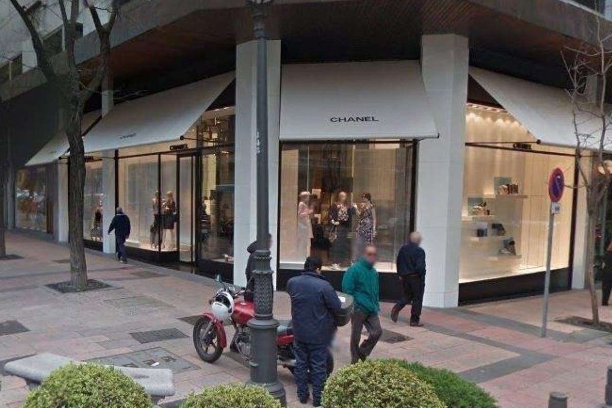 Roban 250.000 euros en bolsos en la tienda Chanel de la Milla de Oro