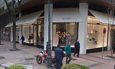 Roban 250.000 euros en bolsos en la tienda Chanel de la Milla de Oro