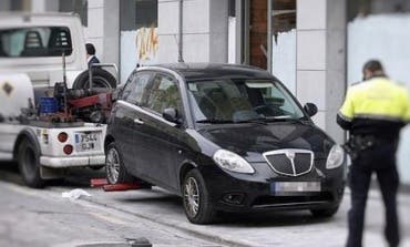 Guadalajara: Se atrinchera en su coche para que no se lo lleve la grúa