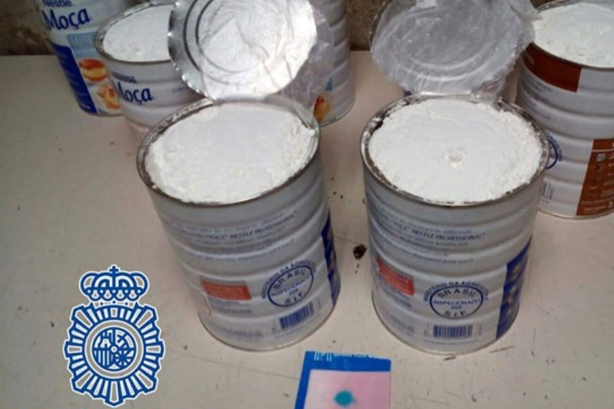 Detenida en Barajas con 15 kilos de cocaína en botes de leche condensada