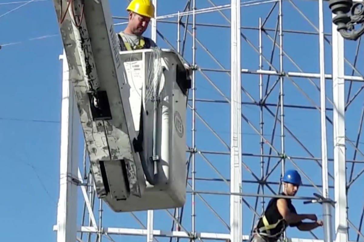 Así se hizo la Pirámide Mágica de Torrejón (time-lapse)