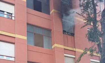 Un incendio de un piso en Vallecas deja 8 intoxicados por humo