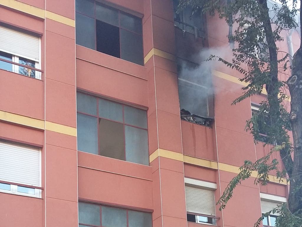 Un incendio de un piso en Vallecas deja 8 intoxicados por humo