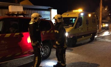 Tres heridos, uno muy grave, tras avivar el fuego de una chimenea con gasolina