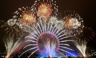 Fuegos artificiales en Sol por primera vez tras las campanadas