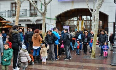 Gran recogida de chupetes en la Plaza Mayor de Torrejón