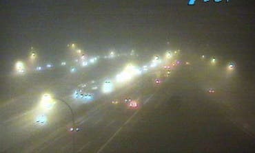 La niebla y un accidente en San Fernando congestionan la A-2