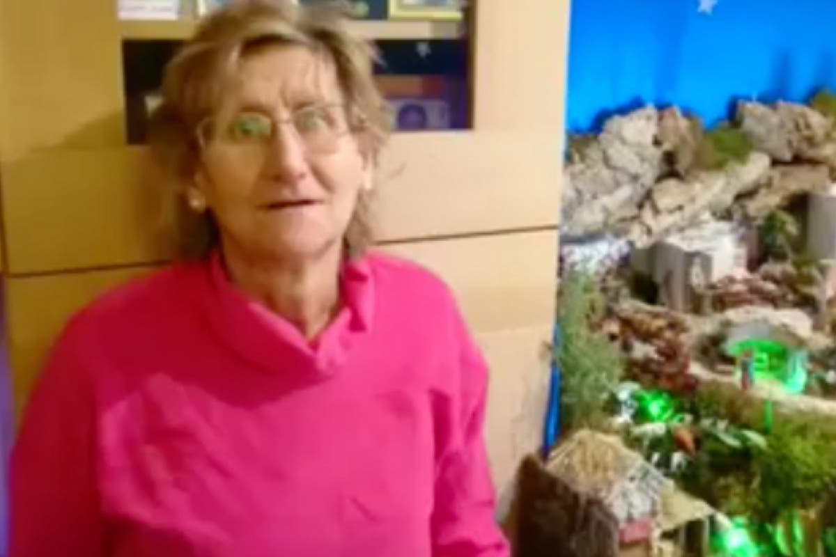 María mantiene viva en Torrejón la tradición del belén desde hace 40 años
