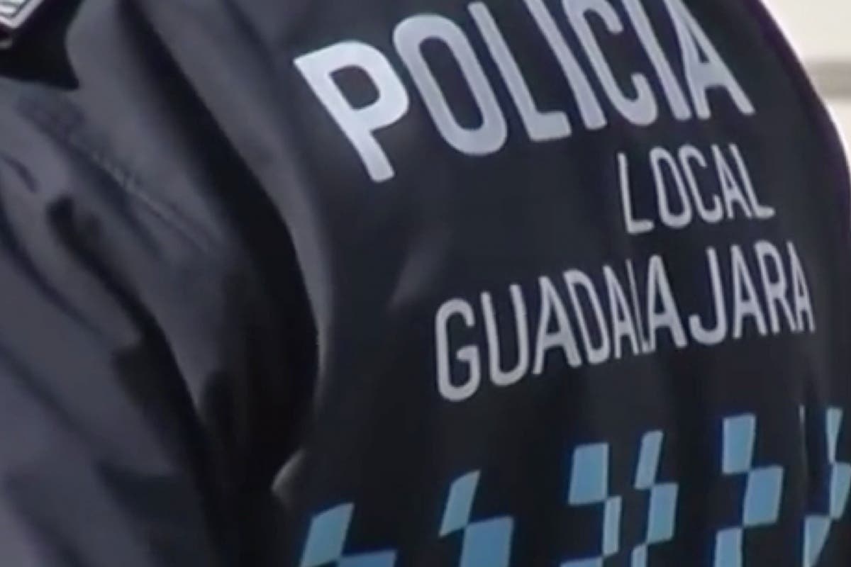 Un maltratador agrede brutalmente a dos policías de Guadalajara al ser detenido 