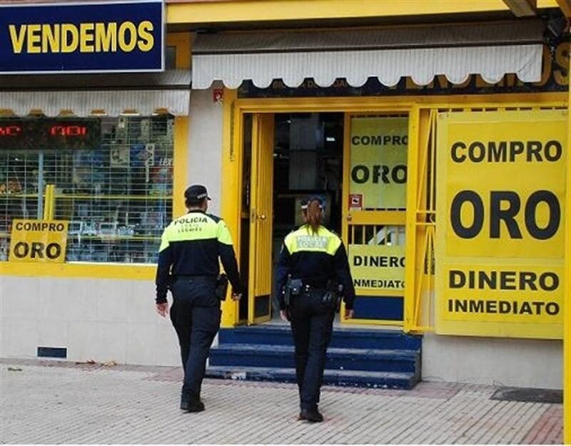 Detenidos tres jóvenes en Madrid cuando robaban un local compro-oro en Nochevieja