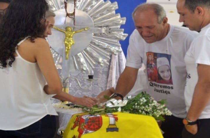 La familia asesinada en Pioz recibe el último adiós en Brasil