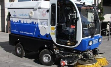 Un niño de 10 años roba una barredora y conduce cientos de metros