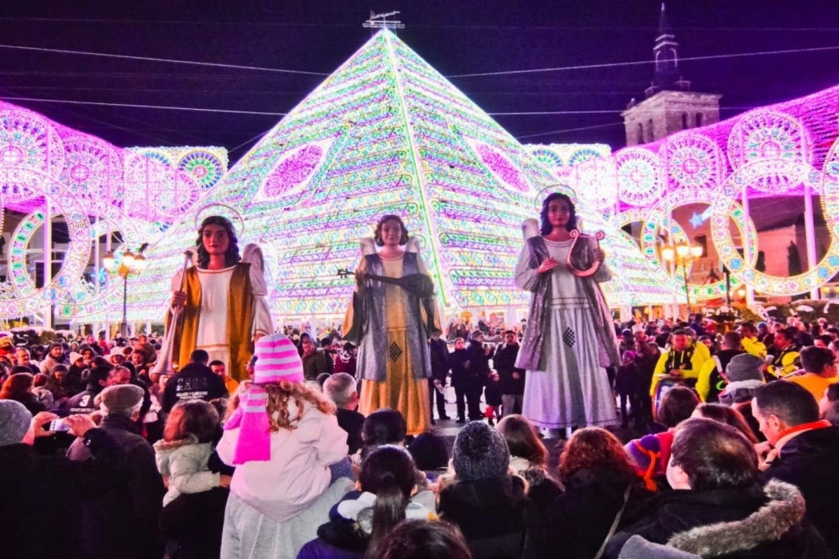 Último día para ver a los Ángeles Navideños Gigantes en la Plaza Mayor de Torrejón