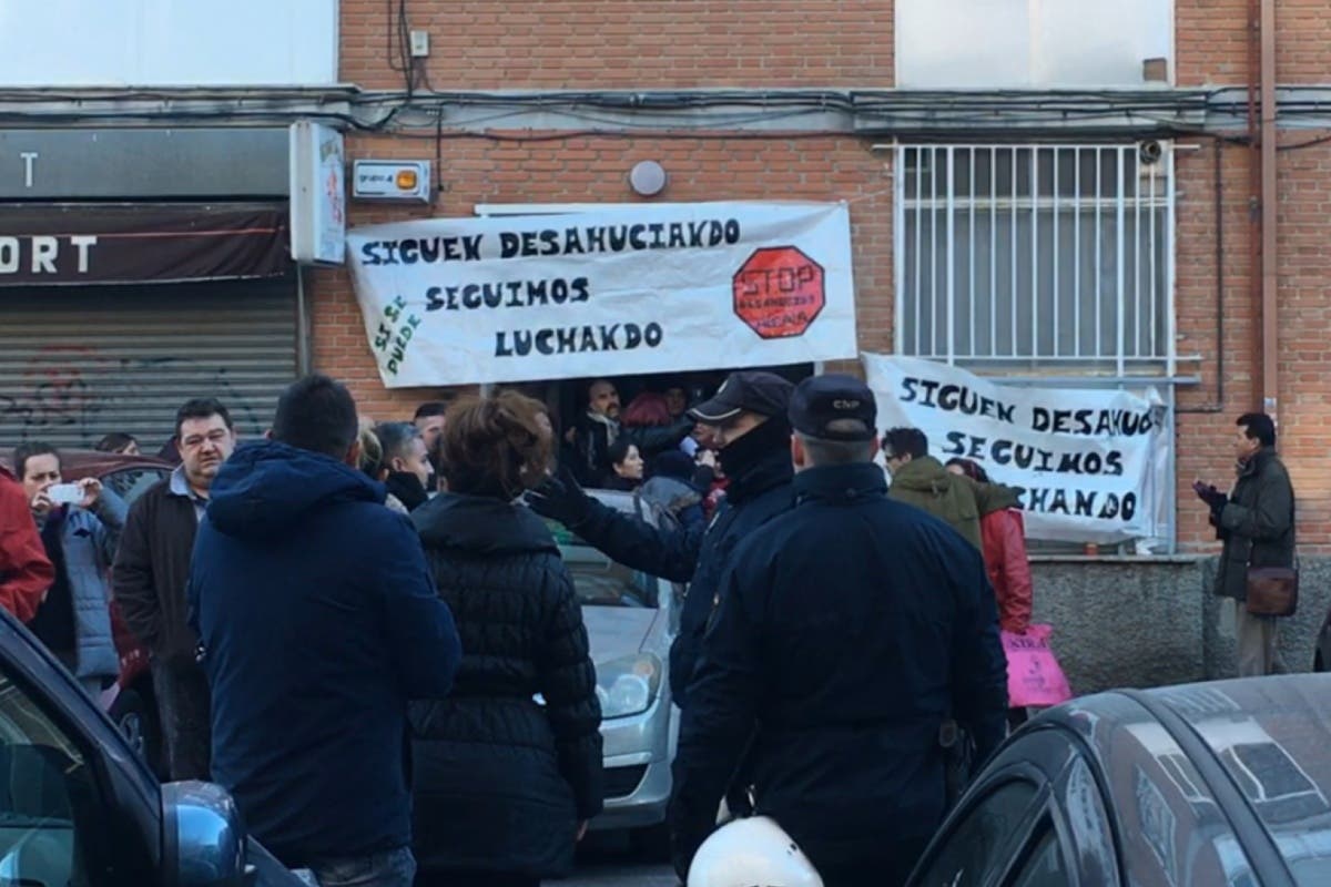 Dos detenidos y varios heridos en el desahucio paralizado en Alcalá de Henares