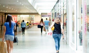 Primer sábado de rebajas, día de afluencia masiva en centros comerciales