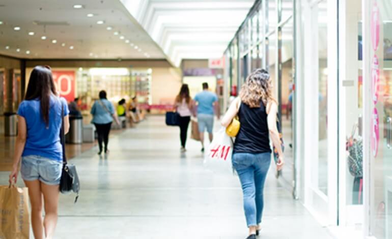 El Corte Inglés, Inditex y Mango inician las rebajas en sus tiendas físicas