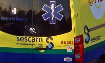 Una mujer de 66 años resulta afectada por inhalación de humo en el incendio de una vivienda en Guadalajara