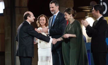 Los Reyes en Alcalá: El mensaje y la afonía del Rey y el estilismo de la Reina