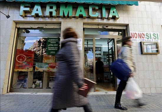 Cinco encapuchados roban a mazazos una farmacia en Madrid