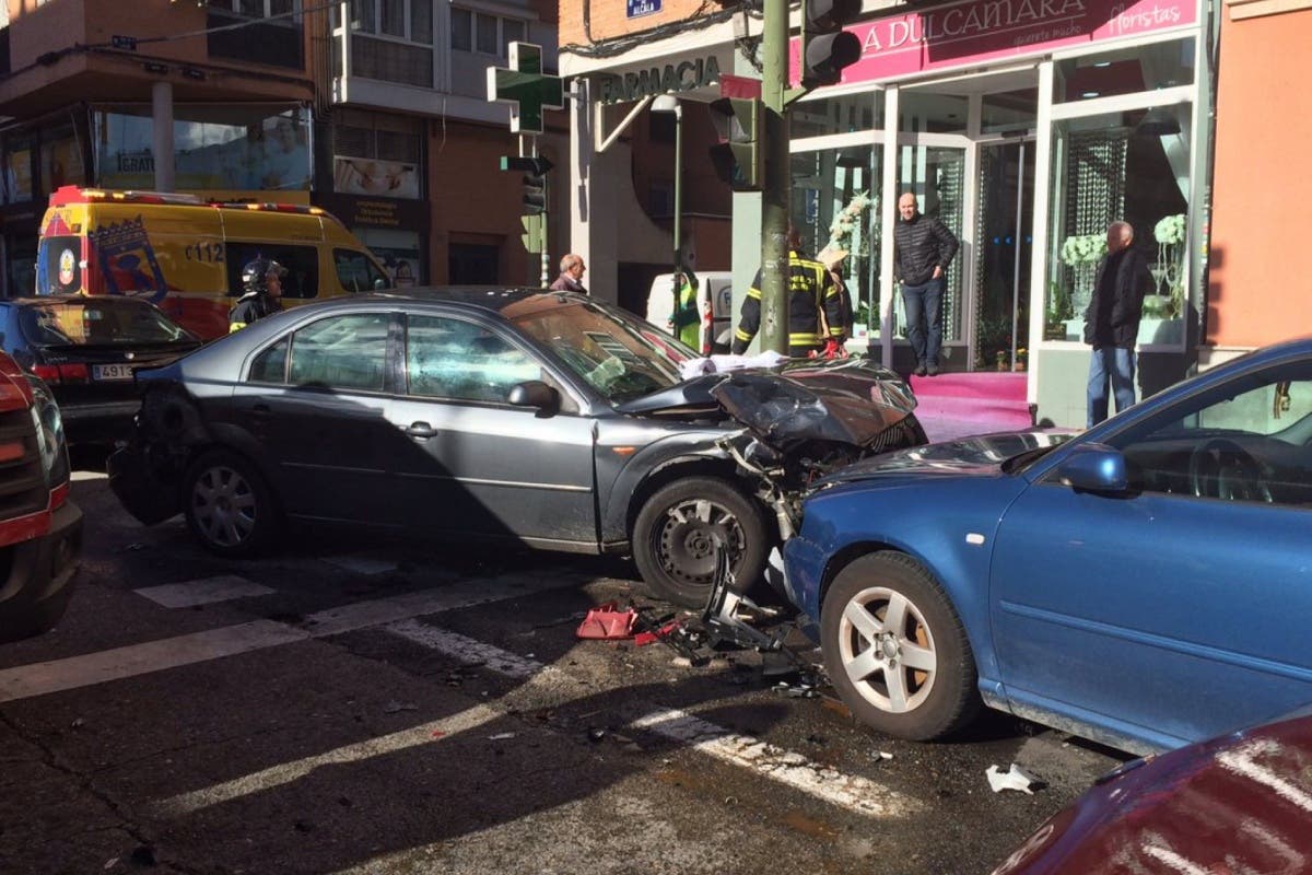 Estrella su coche en Canillejas, deja tres heridos y sale corriendo