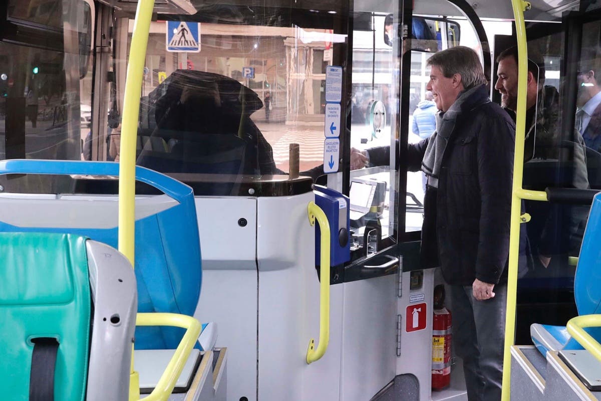 Entra en marcha el bus que une la Cañada Real con Vicálvaro