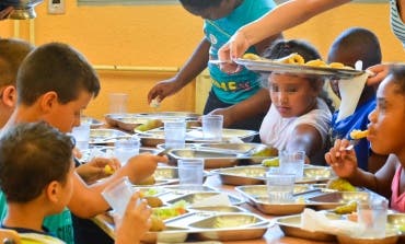 Torrejón vuelve a poner en marcha el comedor escolar de verano