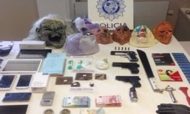 Novios, atracadores, utilizaban pistolas y hachas y han acabado detenidos