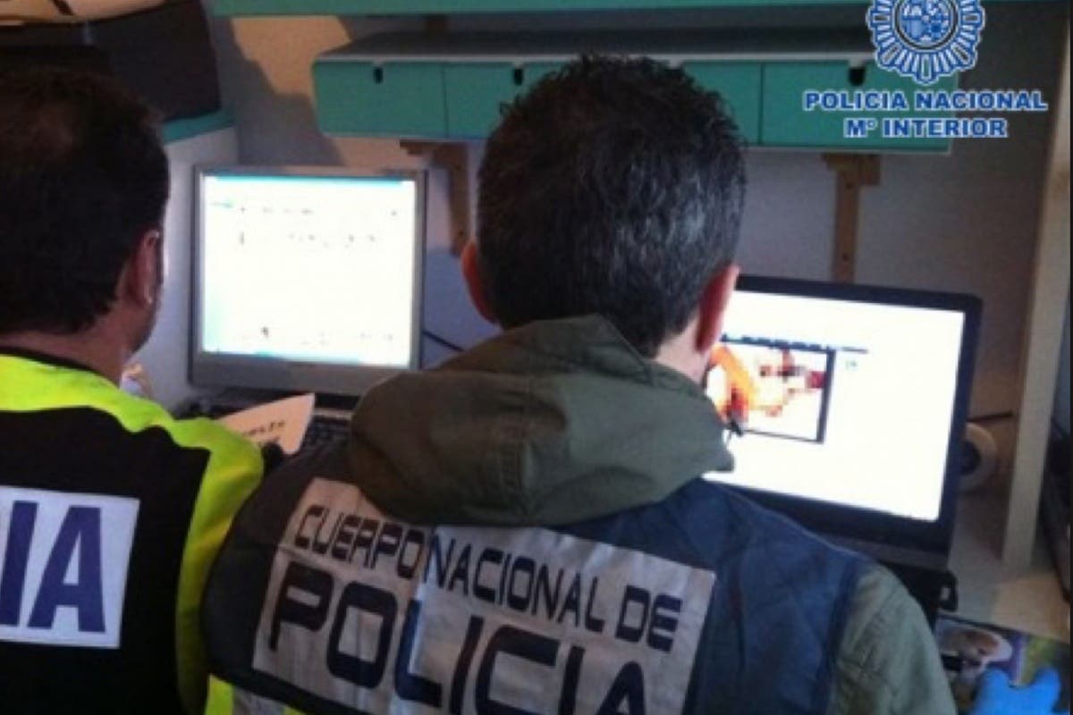 Detenido por vengarse de su exjefa publicando un anuncio erótico en Internet