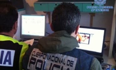 Detenido por vengarse de su exjefa publicando un anuncio erótico en Internet