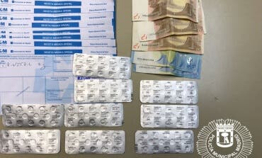 Dos detenidos en Vallecas por robar el sello de un médico para falsificar recetas