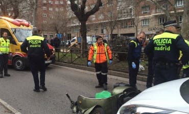 Herido grave un motorista tras ser golpeado por un taxi en la Castellana