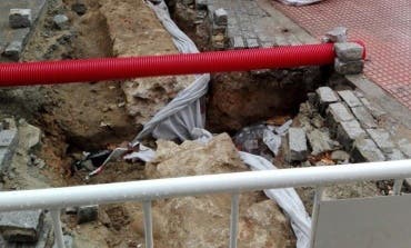 Aparecen posibles restos de la muralla medieval de Alcalá al abrir una zanja