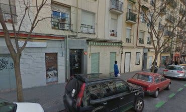 Un anciano huye tras disparar contra una mujer y su hija