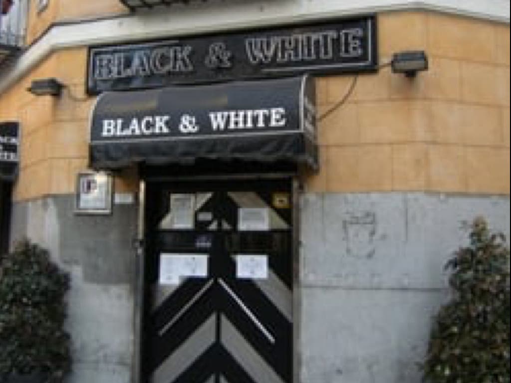 Cierra el Black & White, local pionero de la noche de Chueca