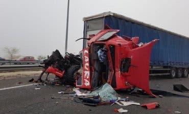 Heridos dos camioneros en una colisión múltiple en la M-50