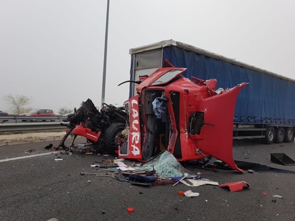 Heridos dos camioneros en una colisión múltiple en la M-50