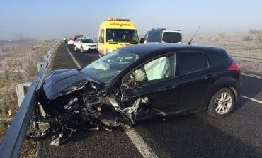 Dos heridos, uno grave, tras el choque frontal de dos vehículos en Madrid