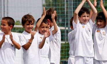 La Caixa y el Real Madrid ofrecen becas de fútbol para 80 niños y niñas de Torrejón
