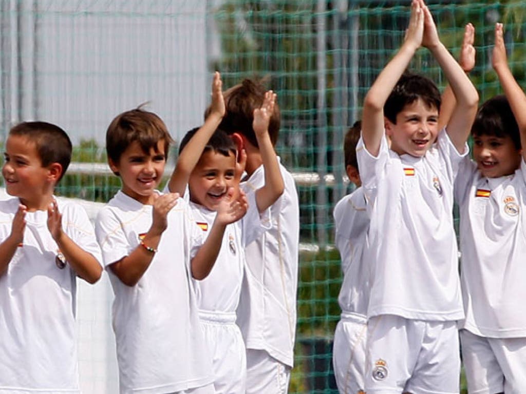 La Caixa y el Real Madrid ofrecen becas de fútbol para 80 niños y niñas de Torrejón